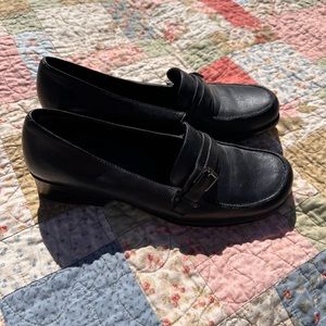 Womens 1inch Heel Dockers Loafers Size 6.5